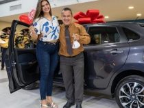 Zum Heiratsantrag ein Auto als Geschenk