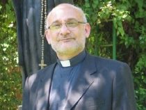 Priester bittet, der Wissenschaft zu vertrauen und fordert, die Impfstoffe zu würdigen