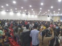 “Prophet“ und “Apostel“ für ein “Wunder der Heilung“ führen zu Menschenauflauf