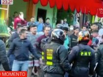 Ausschreitungen: Händler greifen Polizisten an