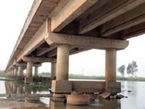 Niedriger Flusspegel legt schwere Schäden an einer Brücke offen