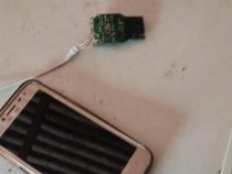 Als er sein Handy aufladen wollte, erlitt ein Mann einen tödlichen Stromschlag