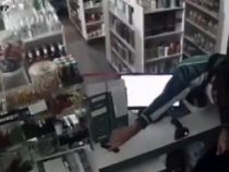 Kinder rauben Apotheke aus
