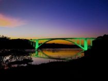 Imposante Lichtshow: Weihnachten des Wassers