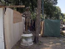 Pariser Figuren werden entfernt und die Räumung von Plätzen in Asuncion wird für nächstes Jahr angekündigt