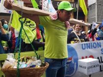Lehrkräfte drohen mit landesweitem Streik, wenn die Regierung ihr Lohnangebot nicht verbessert