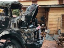 Lastkraftwagen in Mennonitenkolonie in Feuer gesteckt