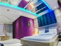 Nach Forderung ihres rückstandigen Lohnes in ein Motelzimmer gesperrt