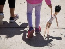 Mutter will ihre zweijährige Tochter erwürgen