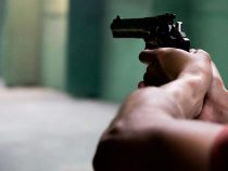 Wie im Film: Anhalterin überfällt Trucker