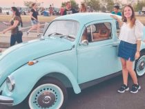 Valeria Valenzuela erhält die Schlüssel für ihr erstes Auto