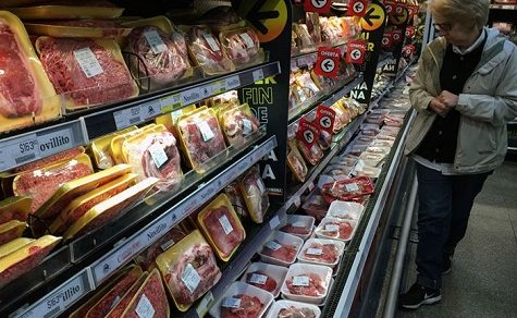 Fleischpreise sinken: WM-Angebote und höhere Schlachtzahlen entlasten Verbraucher