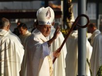 Legen Sie den Konsumismus beiseite und erneuern Sie das Amen