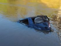 Fahrzeug fuhr ins Wasser und der Fahrer starb