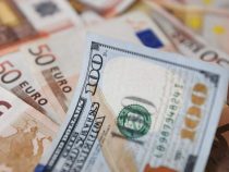USD ist mehr wert als der Euro: Europäische Währung stürzt ab