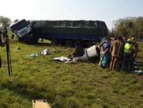 Angetrunkener Trucker in schweren Verkehrsunfall verwickelt: 3 Tote zu beklagen