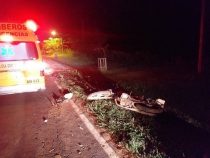 Ein Rätsel: Sie fanden ihn tot neben dem Motorrad am Straßenrand