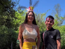 Indigener macht mit Designerstücken auf sich aufmerksam