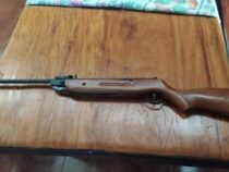 Kinder spielen mit einem Gewehr: 10-Jähriger stirbt an Schussverletzung