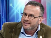 Polizei nimmt willkürlich Personen fest, um sie als “Sündenböcke“ zu präsentieren