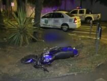 Helm am Ellbogen: Motorradfahrer verunglückt tödlich