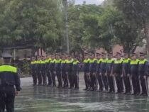 Die Polizei einfach im Regen stehen lassen