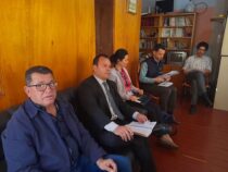Vertreter der EU treffen sich mit politischen Kandidaten für die Parlamentswahlen