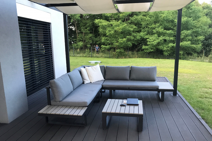 Gartenecke in Aluminium mit Couchtisch, Foto: gardenway.de