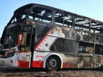 Fernbus fängt Feuer