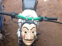 Polizei beschlagnahmt “maskiertes“ Motorrad