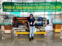 Erste Chaco-Frau der Volksgruppe der Guaraní, die sich in Korea auf Flugzeugmechanik spezialisiert