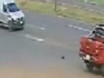 Campo 9: Motorradfahrer überholt rechts und stirbt bei Abbiegevorgang eines Lieferwagens