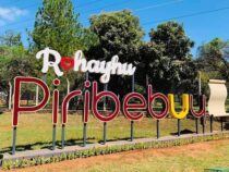Kunstausstellung im Paseo Las Palmeras in Piribebuy
