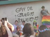 Katholische Schule erschüttert über Graffiti bei LGBTI-Marsch