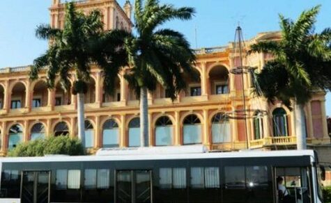 Flughafen-Transfer für 3.400 Guaranies: MOPC startet neue E-Bus-Verbindung ab dem Hafen