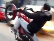 Übermut tut selten gut: Tödlicher Wheelie