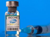 Gerichtsurteil stellt Zusammenhang zwischen Pfizer‑Corona‑Impfstoff und seltenem neurologischen Schaden fest