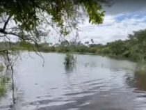 Die weinende Frau im Fluss