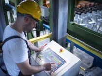 Wenn Maschinen denken lernen: Was Physical AI für Betriebe in der Agrar- und Fertigungswirtschaft heißt