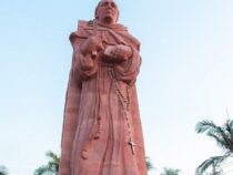 Ein wirklich kolossales Denkmal als Hommage an einen Missionar