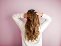 Die besten Tipps für gesunde Haare im Sommer
