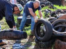 Altreifen für eine Umweltkampagne recycelt