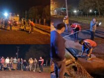 Nachbarn schließen sich zusammen, um Straße zu reparieren