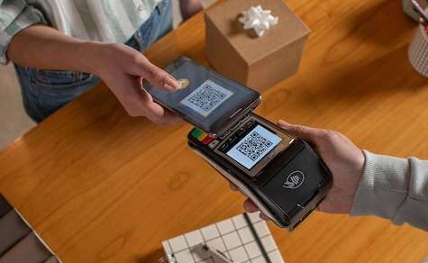 Vom Bargeld zum Klick: Wie das Smartphone das Bezahlen revolutioniert