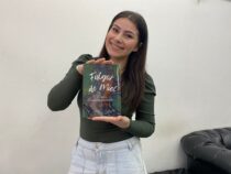 Junge Schriftstellerin macht mit ihrem ersten Buch auf sich aufmerksam