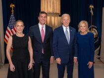Santiago Peña und Frau posierten mit den Bidens