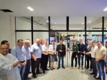 Großes Interesse an der Einweihung des neuen Einkaufszentrums der Kooperative Carlos Pfannl