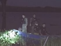 Vier Polizisten verhaftet, die als Helfer Marihuana auf ein Boot verladen haben