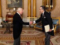 Paraguayischer Botschafter stellt sich König Charles III. vor