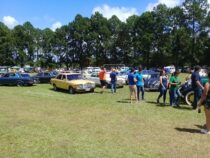 Glänzendes Chrom und knatternde Motoren: Das große Oldtimer-Spektakel in Sudetia